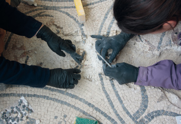 El mosaico  de la Gorgona  de la villa romana  de Río Verde, restaurado