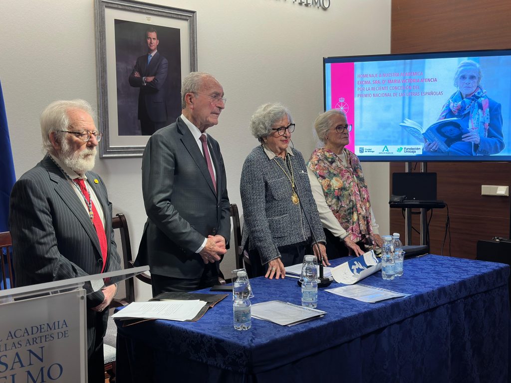 HOMENAJE A MARIA VICTORIA ATENCIA