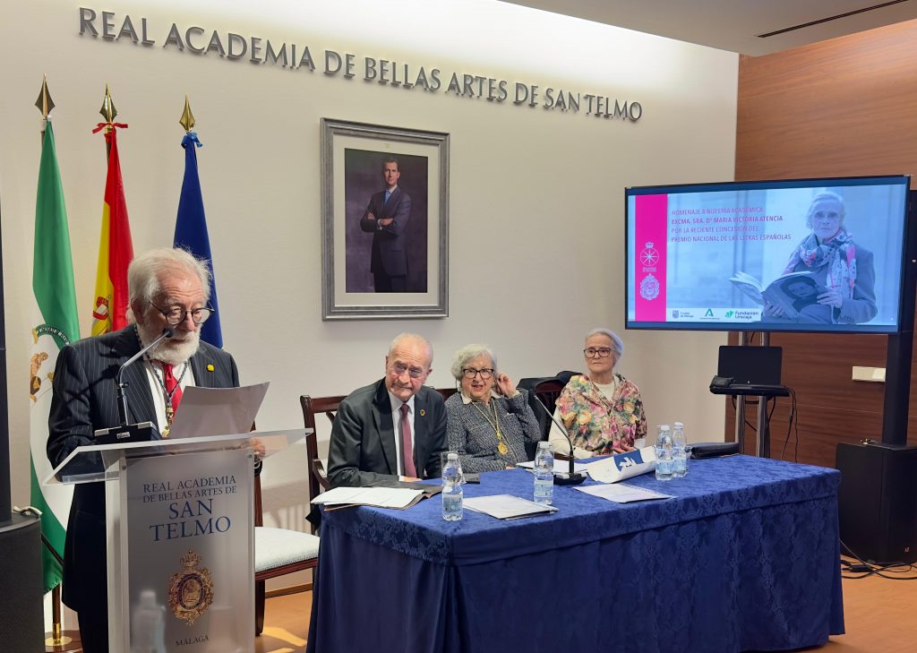 HOMENAJE A MARIA VICTORIA ATENCIA